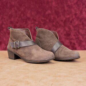 UGG Women Wright Brown Distress Suede Buckle Strap Ankle Boots sz 8.5